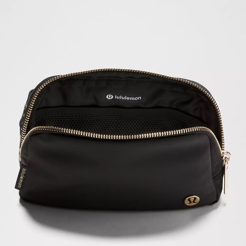 NWT Lululemon Everywhere Belt Bag 1L L Monogram Metallic Black/Gold $48 Rare - Picture 4 of 8